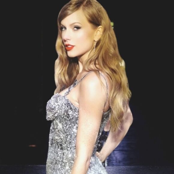 TAYLOR SWIFT A-Z PEOPLE Magazine SPECIAL EDITION NEW - Picture 5 of 15